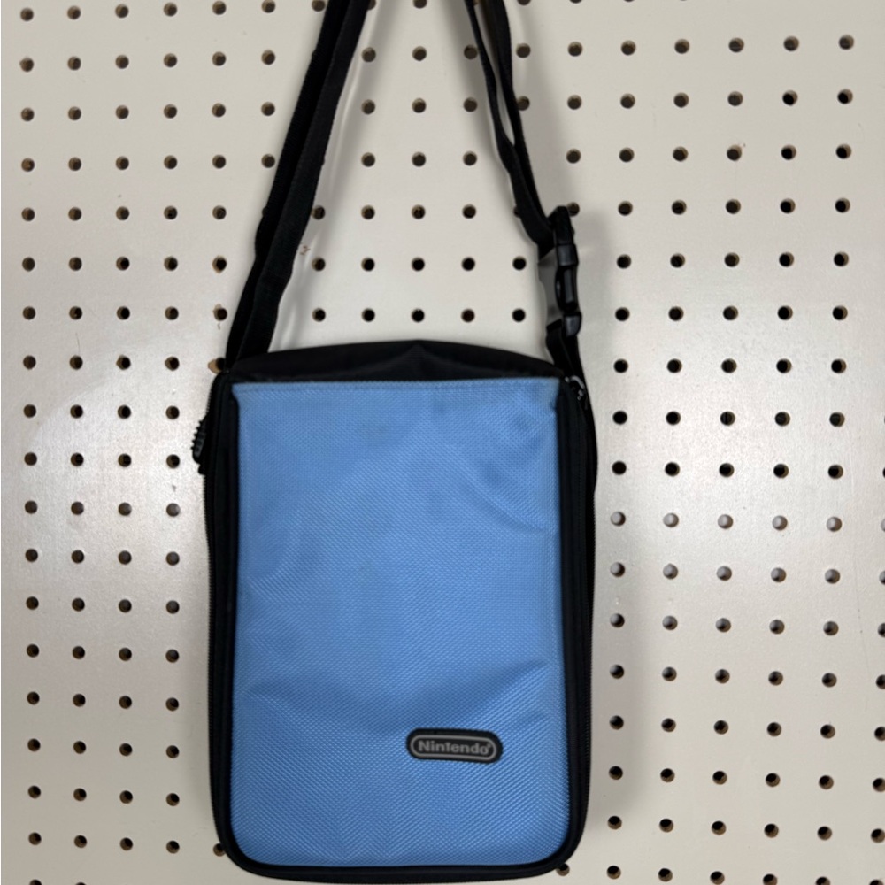 vintage Nintendo DS Carrie case – light blue and black.
